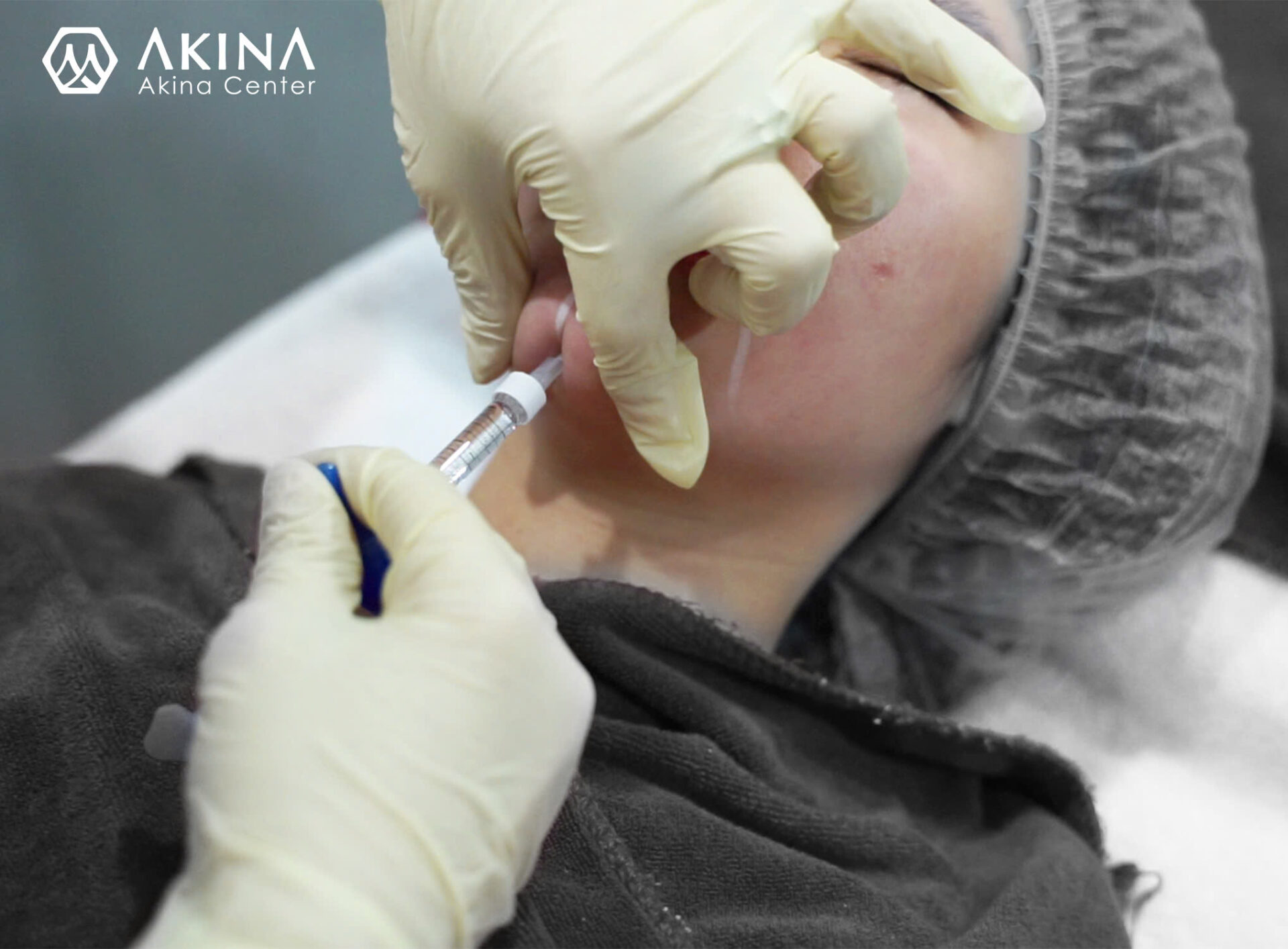 A person getting an injection

AI-generated content may be incorrect.